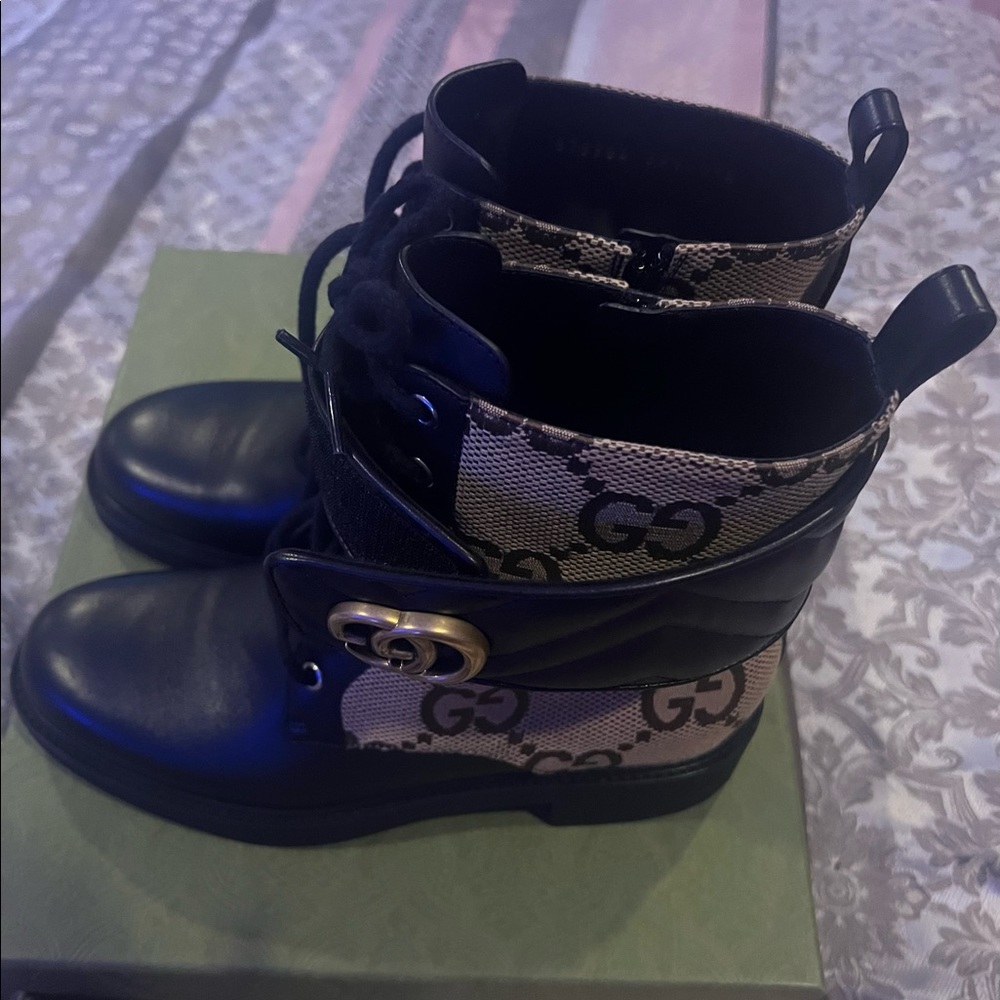 Gucci combat boots like new come with strap can wear with or without strap
